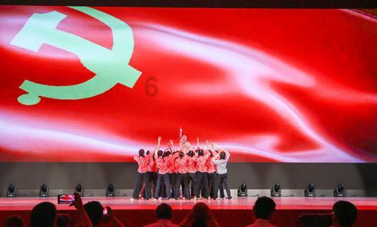 梁洛施晒健身照吐露心声，她为何会选择退出娱乐圈？游戏画面